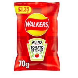 Walkers Heinz Tomato Ketchup Sharing Crisps 70g – Tangy tomato-flavoured potato crisps in red sharing bag.